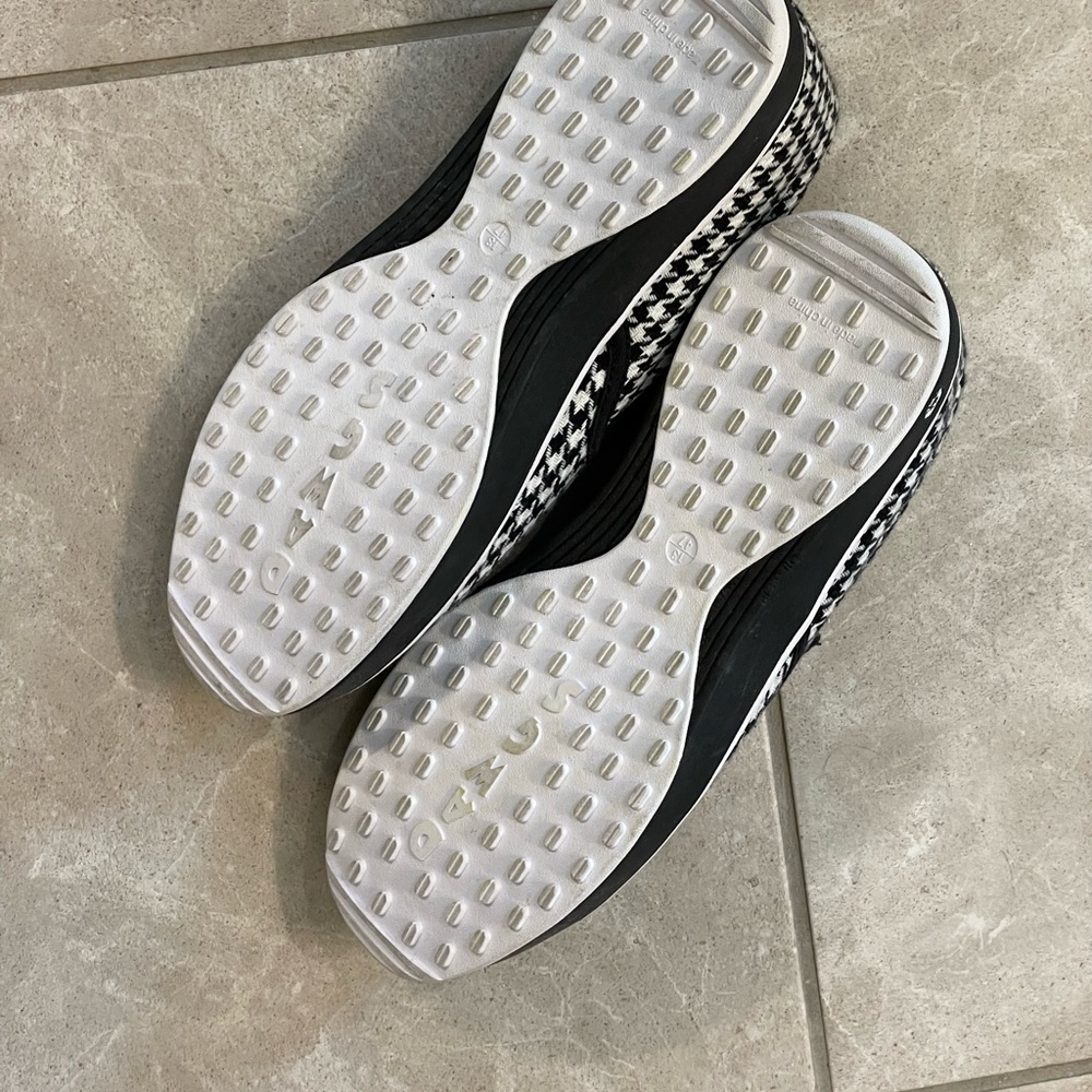 Golf shoes name DAWGS